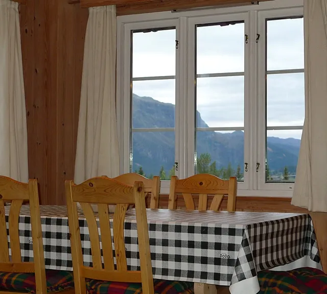 Hemsedal - hytte i Søre Skolt til 6 personer - lys spisekrog med udsigt